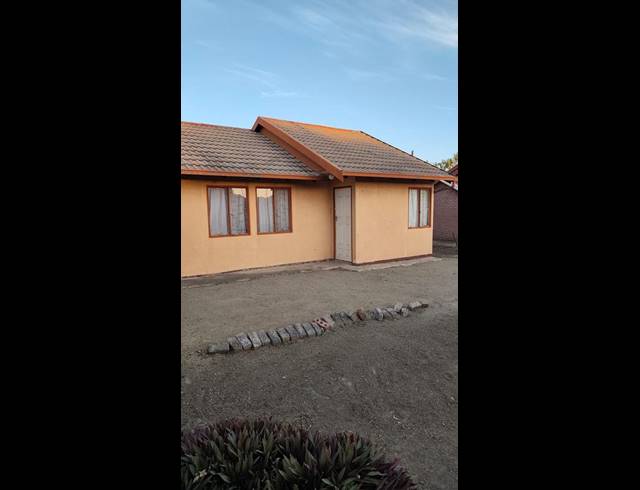 2 BEDROOM HOUSE FOR SALE IN BOITEKONG EXT 1